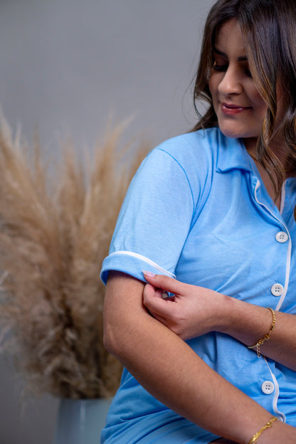 PIJAMA AMERICANO CURTO - CÉU AZUL COM MARFIM